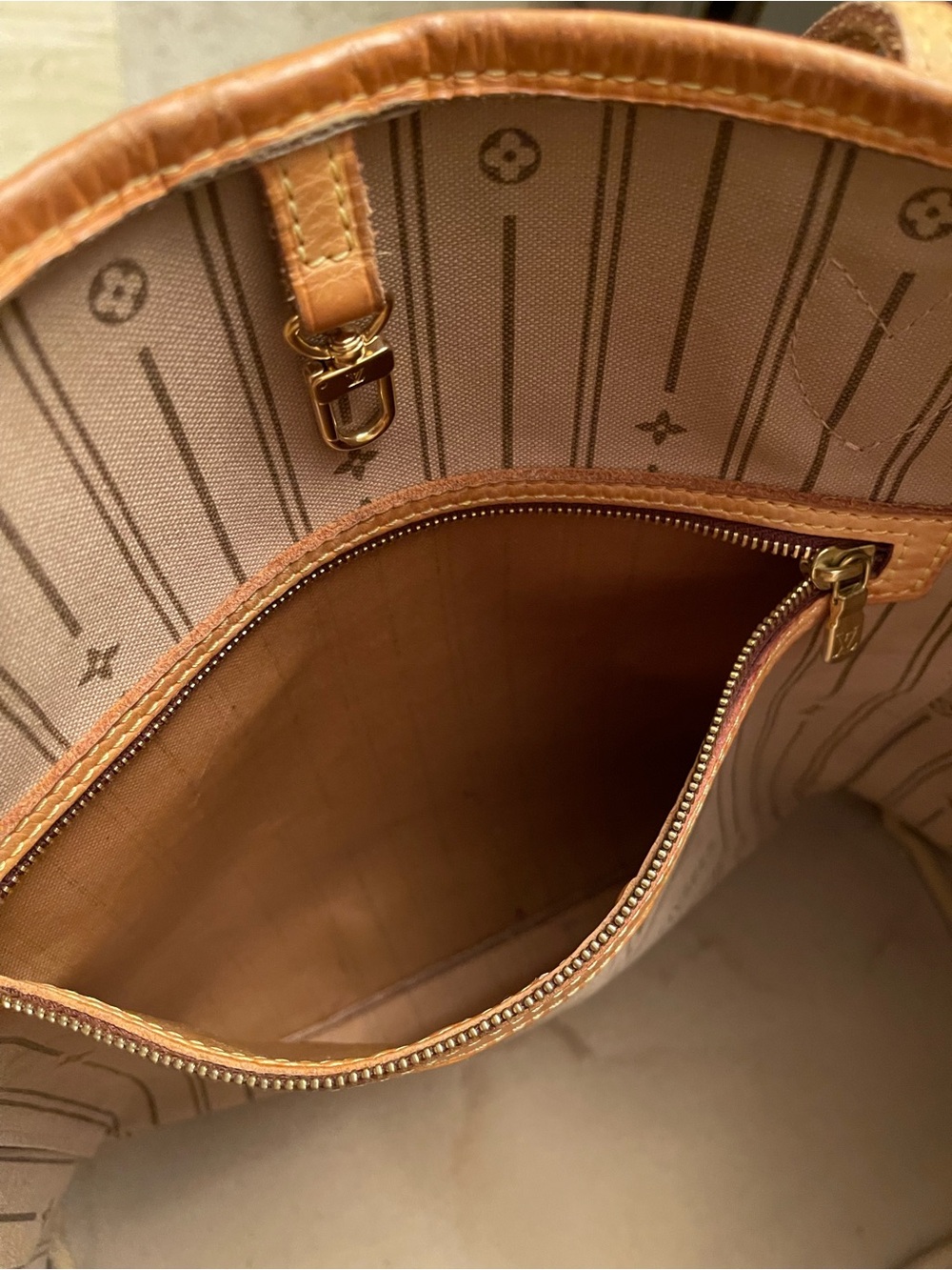 Louis Vuitton Monogram Neverfull MM Canvas Tote With Leather Trim and Dust Bag - Picture 7 of 16